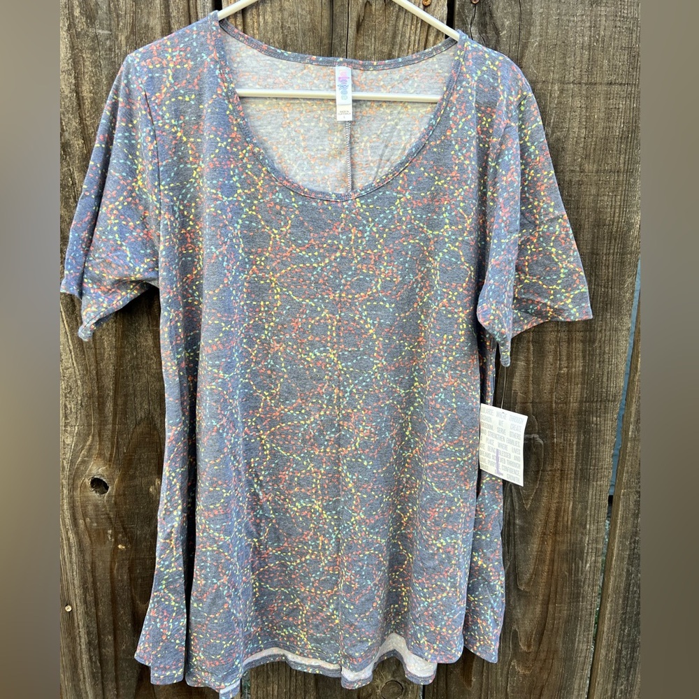 NWT LuLaRoe confetti print Perfect-T top
